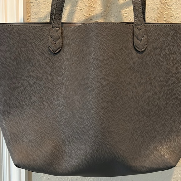 Taupe Textured Handbag w Matching Inner Wristlet Gold Trim Great Condition 💕 - Picture 9 of 13